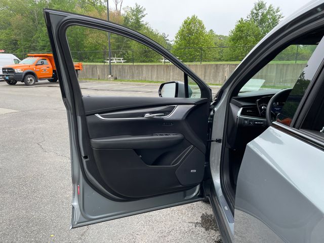Vehicle image 25 of 45