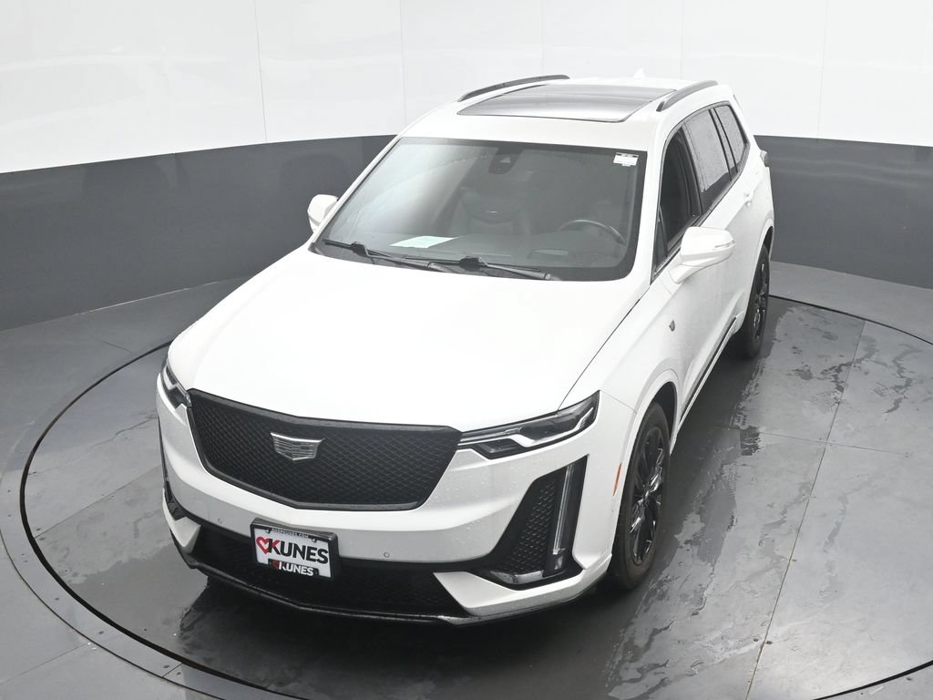 2024 Cadillac XT6 Sport Image 3 of 50