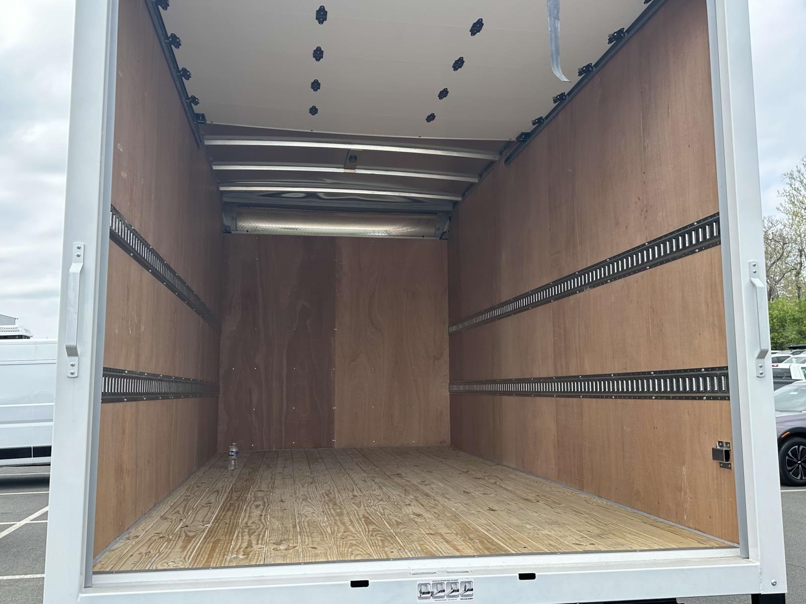 2024 Chevrolet 4500 HG LCF Gas Base Image 7 of 24