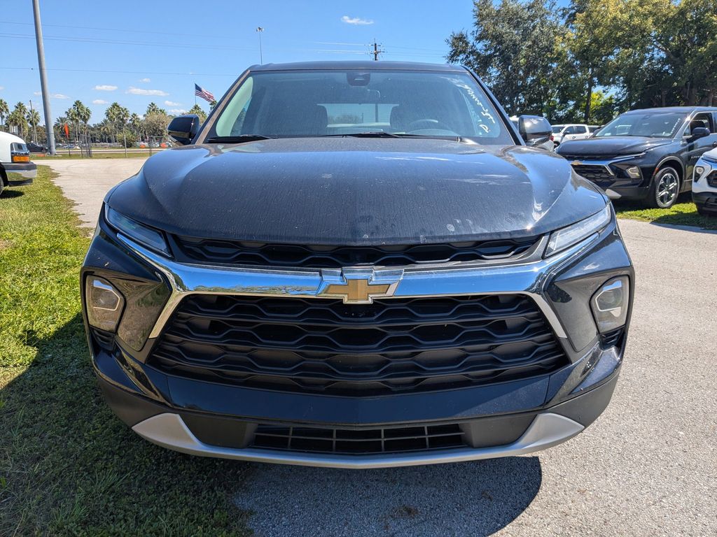 2024 Chevrolet Blazer LT Image 2 of 28