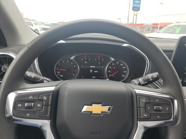 Vehicle image 14 of 17