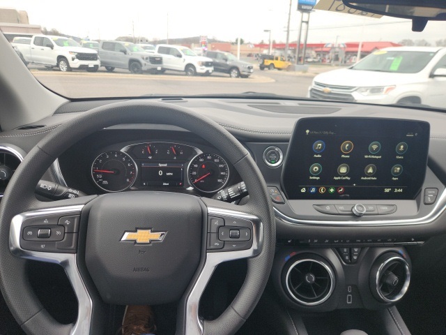 Vehicle image 11 of 17