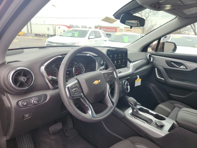 Vehicle image 10 of 17