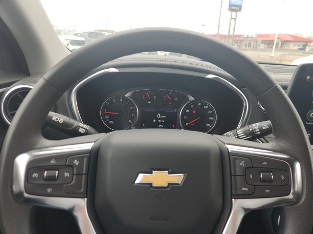 Vehicle image 14 of 17