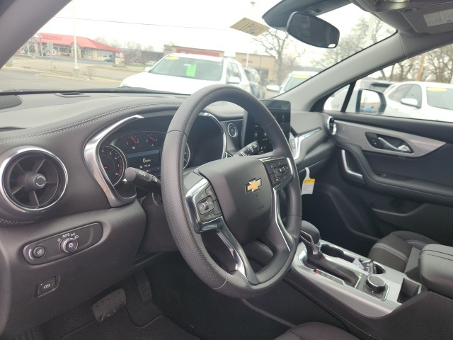 Vehicle image 10 of 17