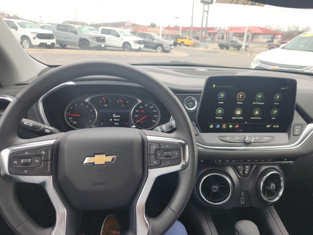 Vehicle image 11 of 17