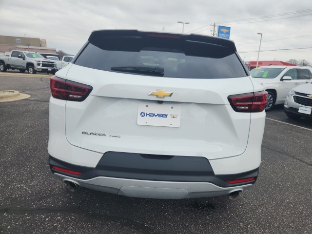 Vehicle image 4 of 17