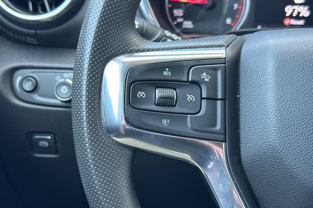 Vehicle image 31 of 37