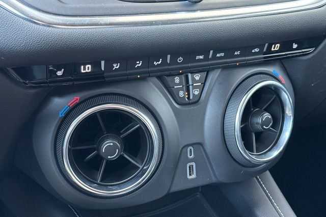 Vehicle image 27 of 37