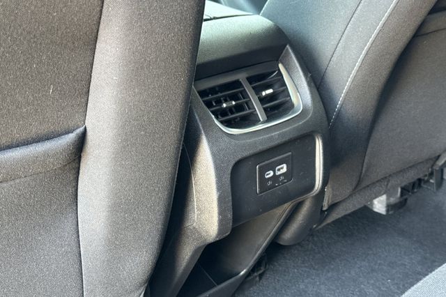 Vehicle image 18 of 37