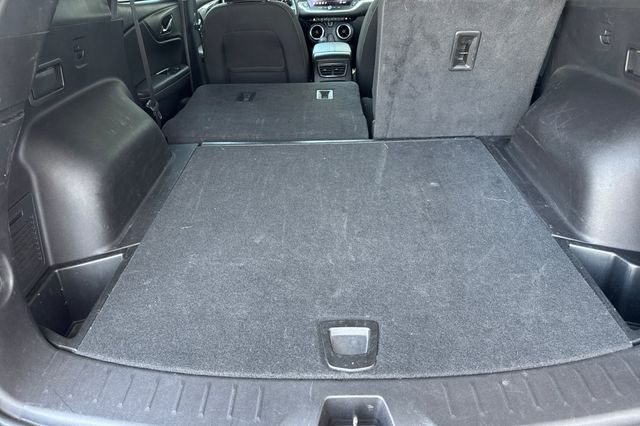 Vehicle image 21 of 37