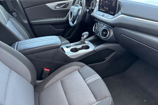 Vehicle image 22 of 37
