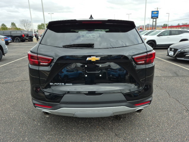 Vehicle image 8 of 13