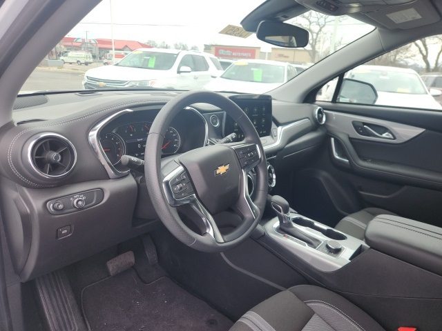 Vehicle image 10 of 16