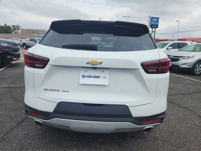 Vehicle image 4 of 16