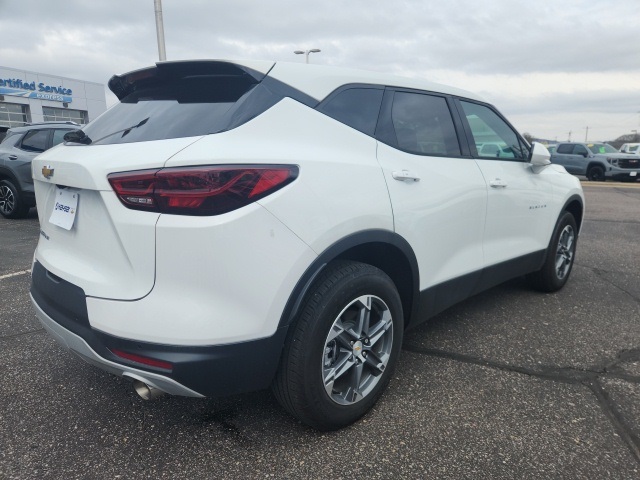 Vehicle image 3 of 16