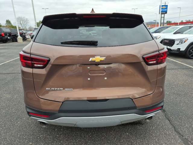 Vehicle image 8 of 13