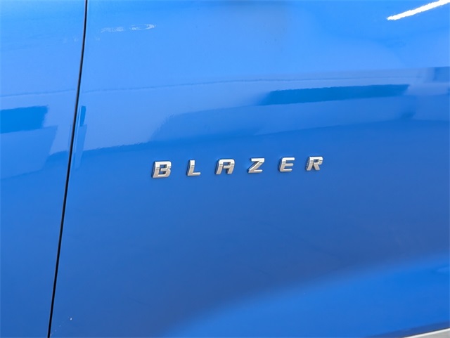 Vehicle image 21 of 36