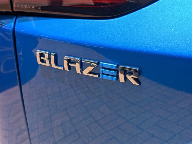 Vehicle image 10 of 17