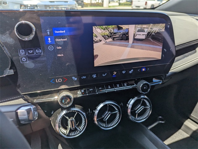 Vehicle image 14 of 17