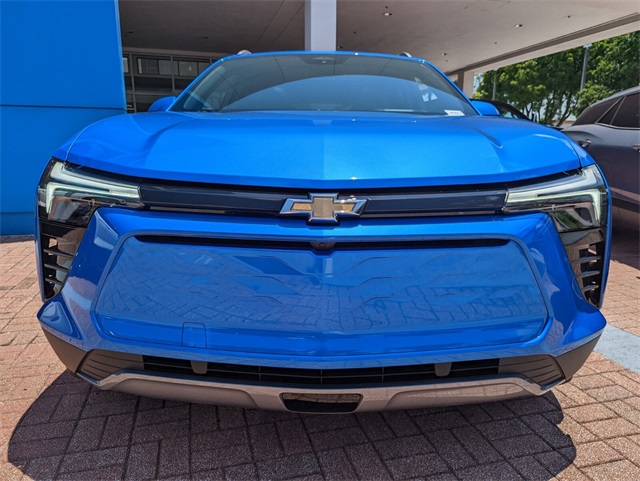 Vehicle image 4 of 17