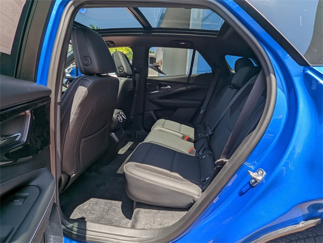 Vehicle image 7 of 17
