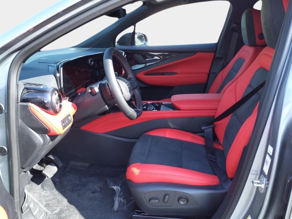 Vehicle image 9 of 24
