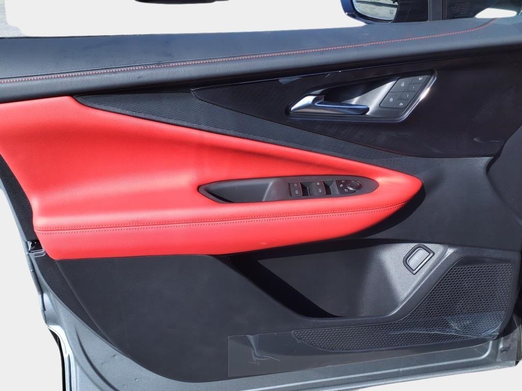Vehicle image 11 of 24