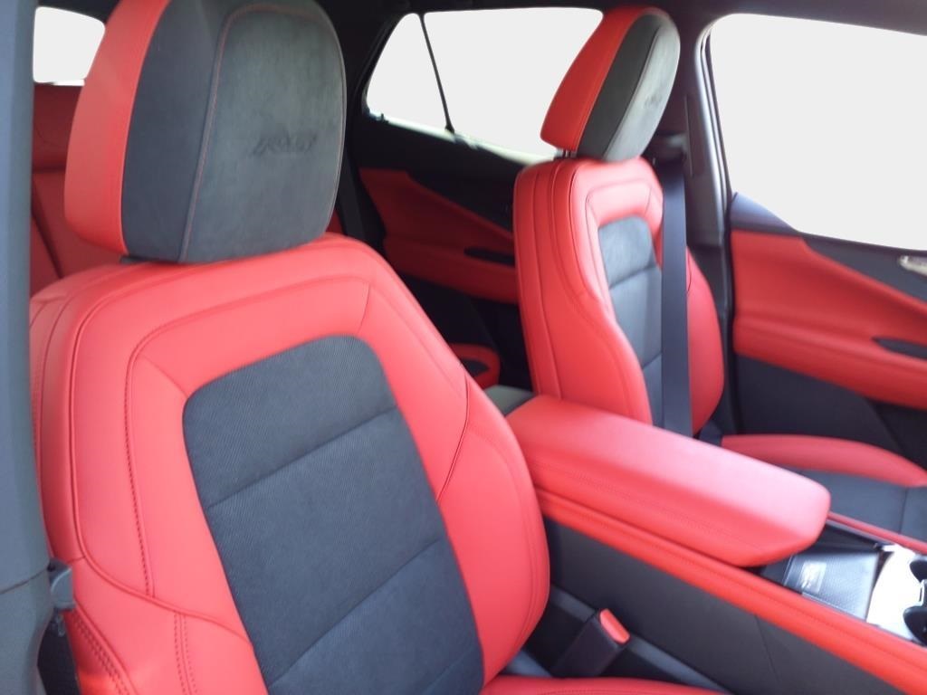Vehicle image 18 of 24