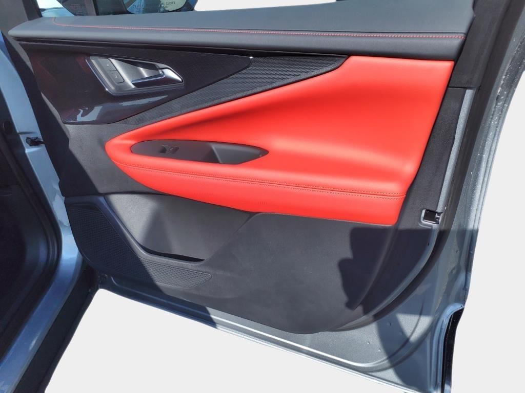 Vehicle image 19 of 24