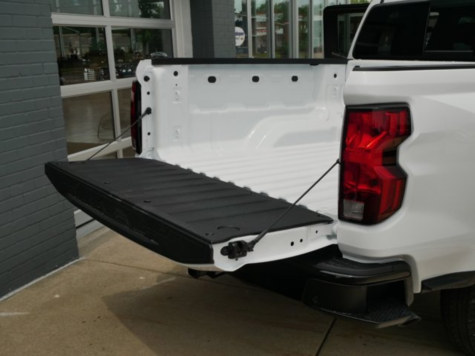 Vehicle image 10 of 15