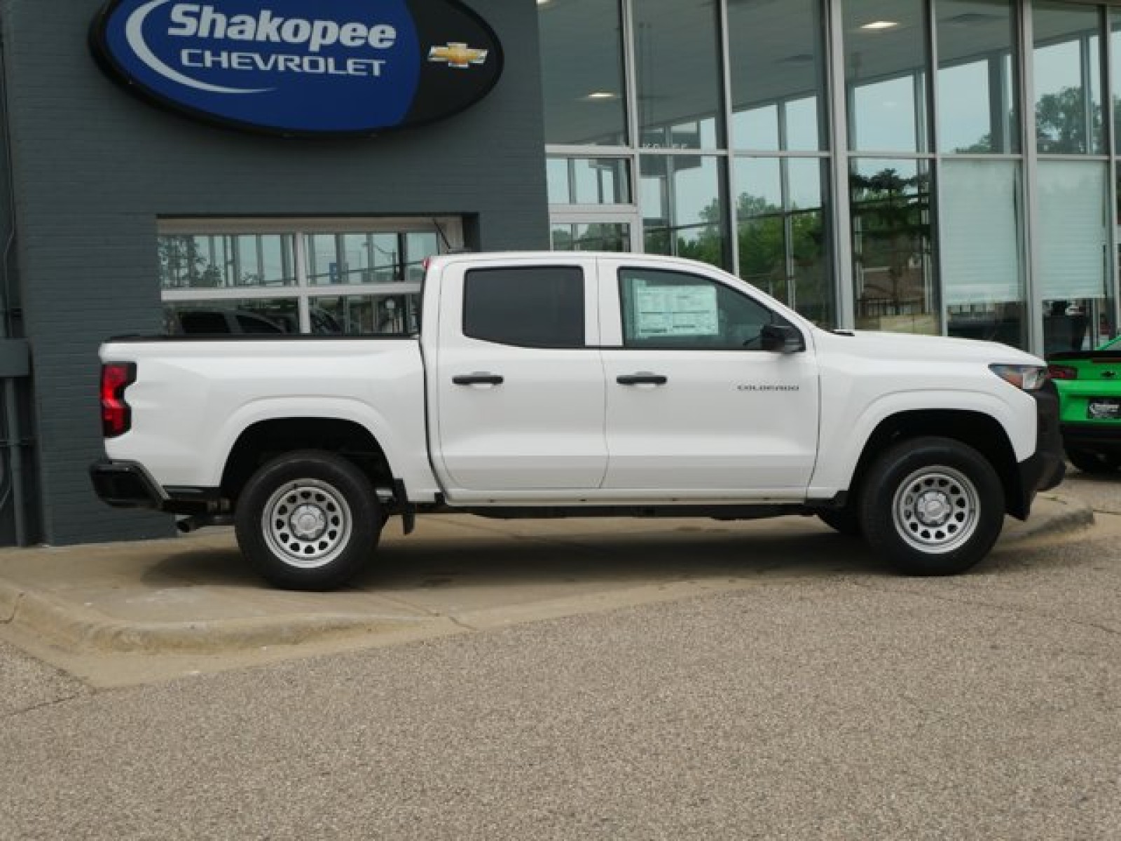 Vehicle image 4 of 15