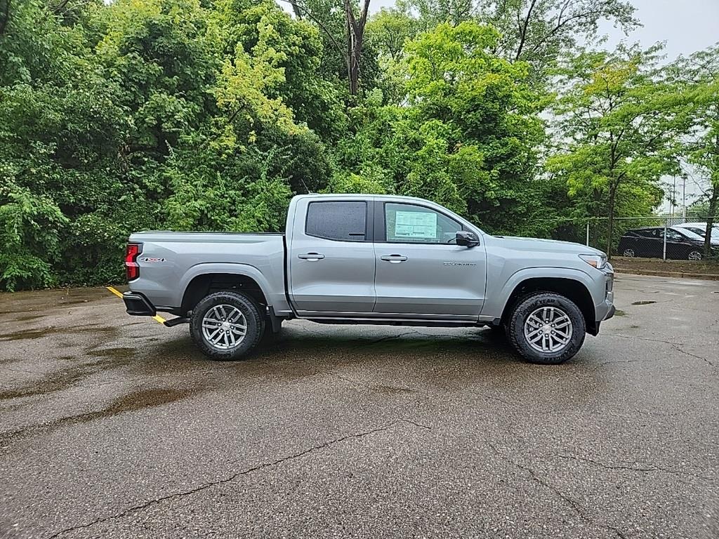 Vehicle image 4 of 21