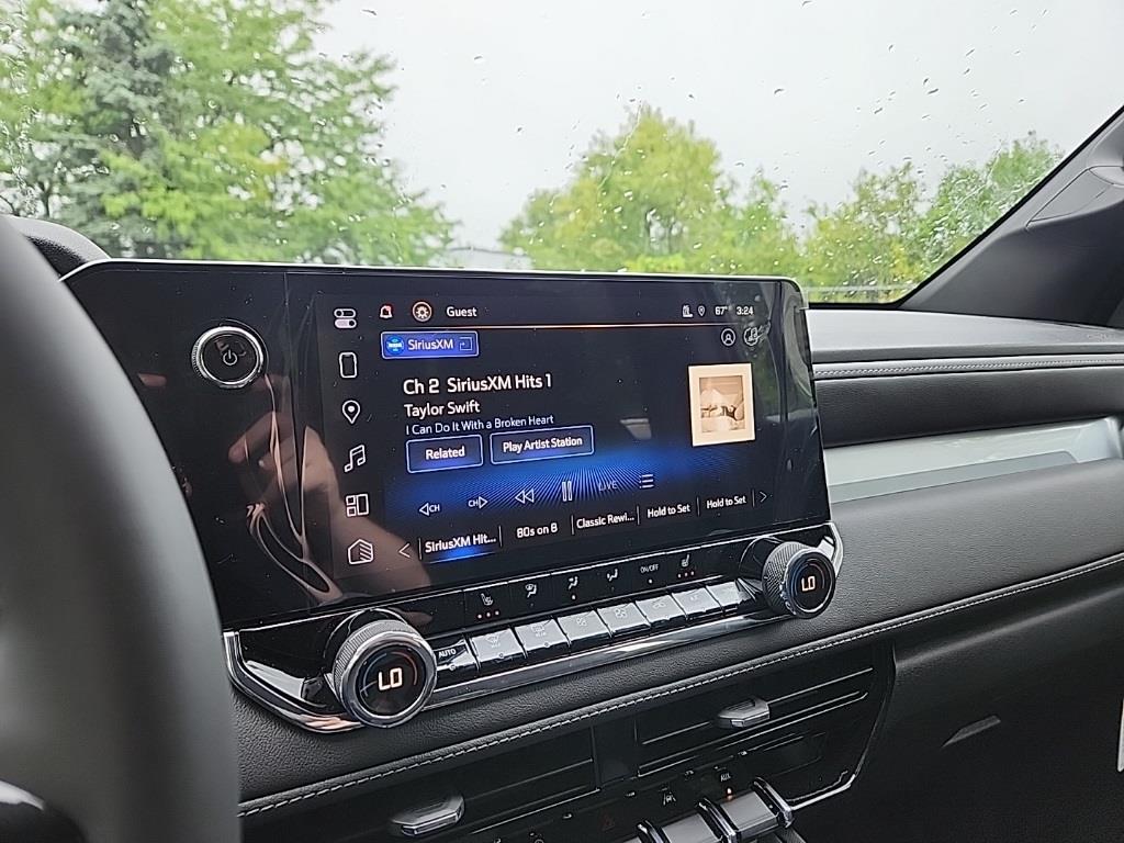 Vehicle image 16 of 21