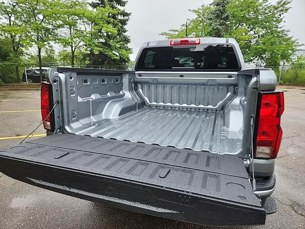 Vehicle image 9 of 21