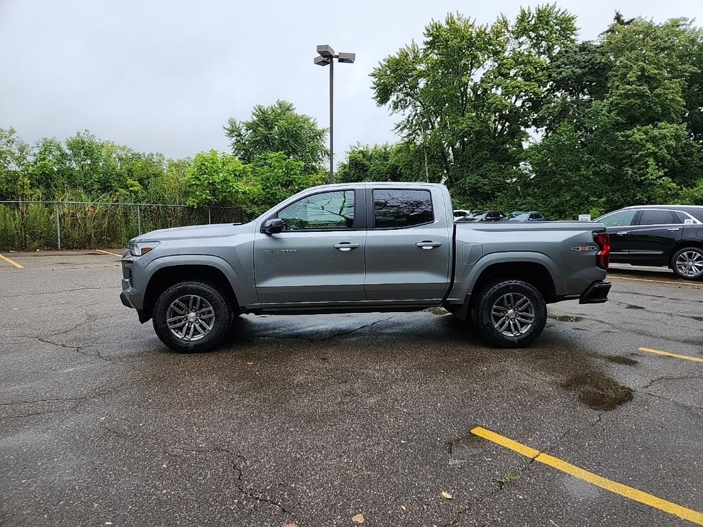 Vehicle image 8 of 21