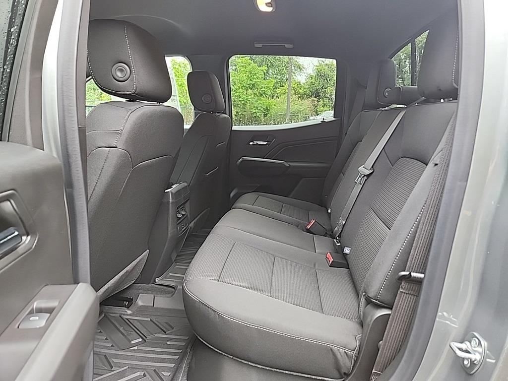 Vehicle image 11 of 21