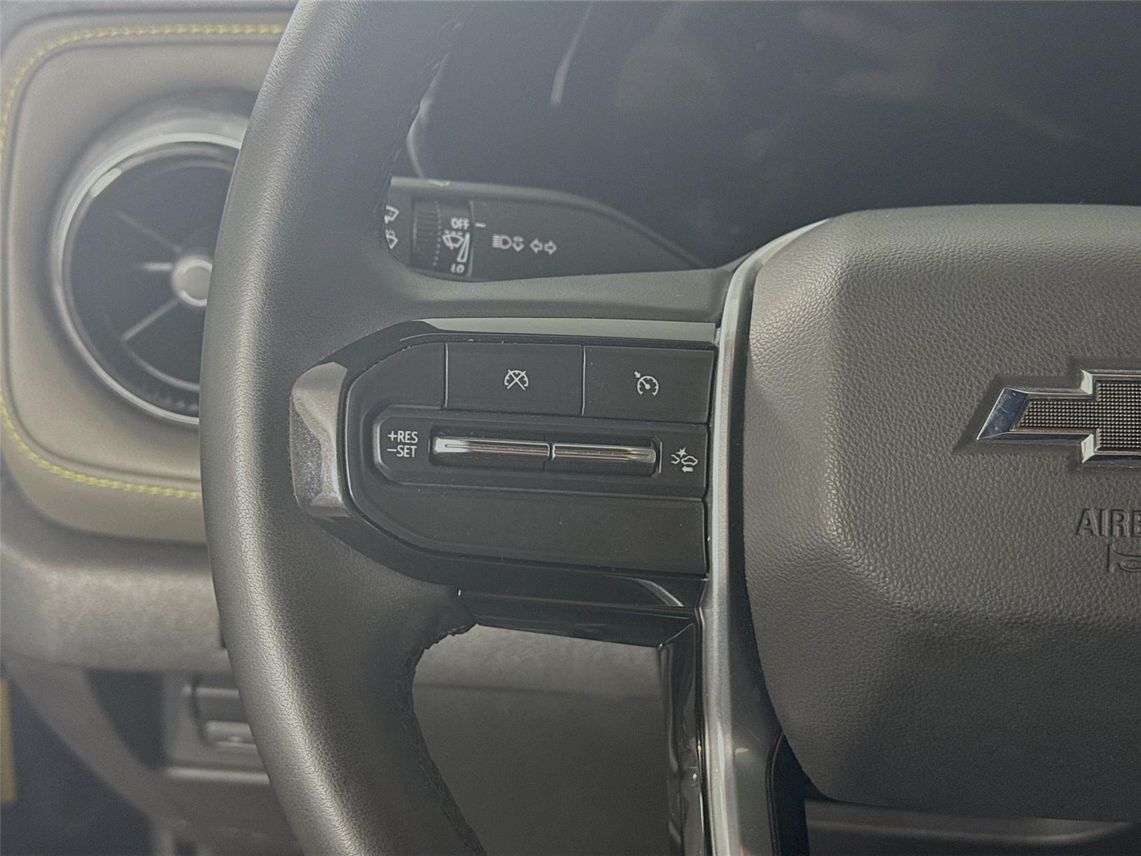 Vehicle image 37 of 49
