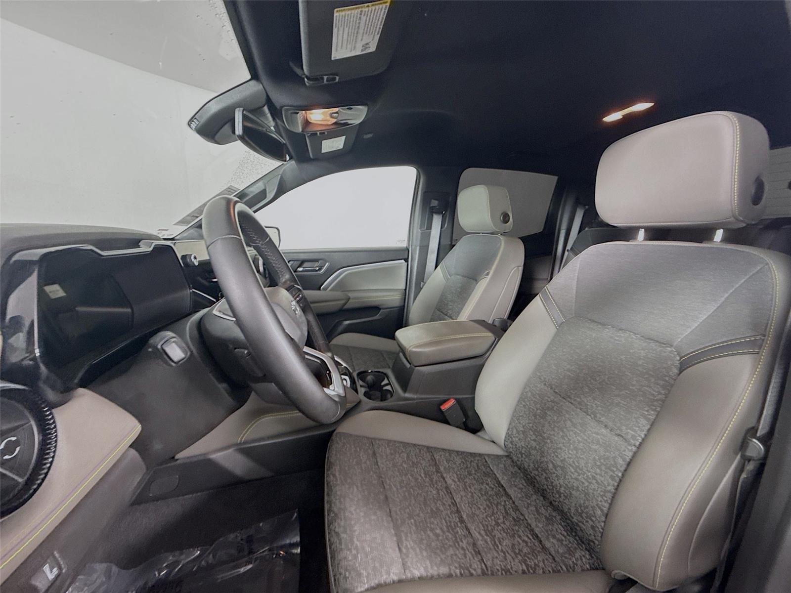 Vehicle image 17 of 49