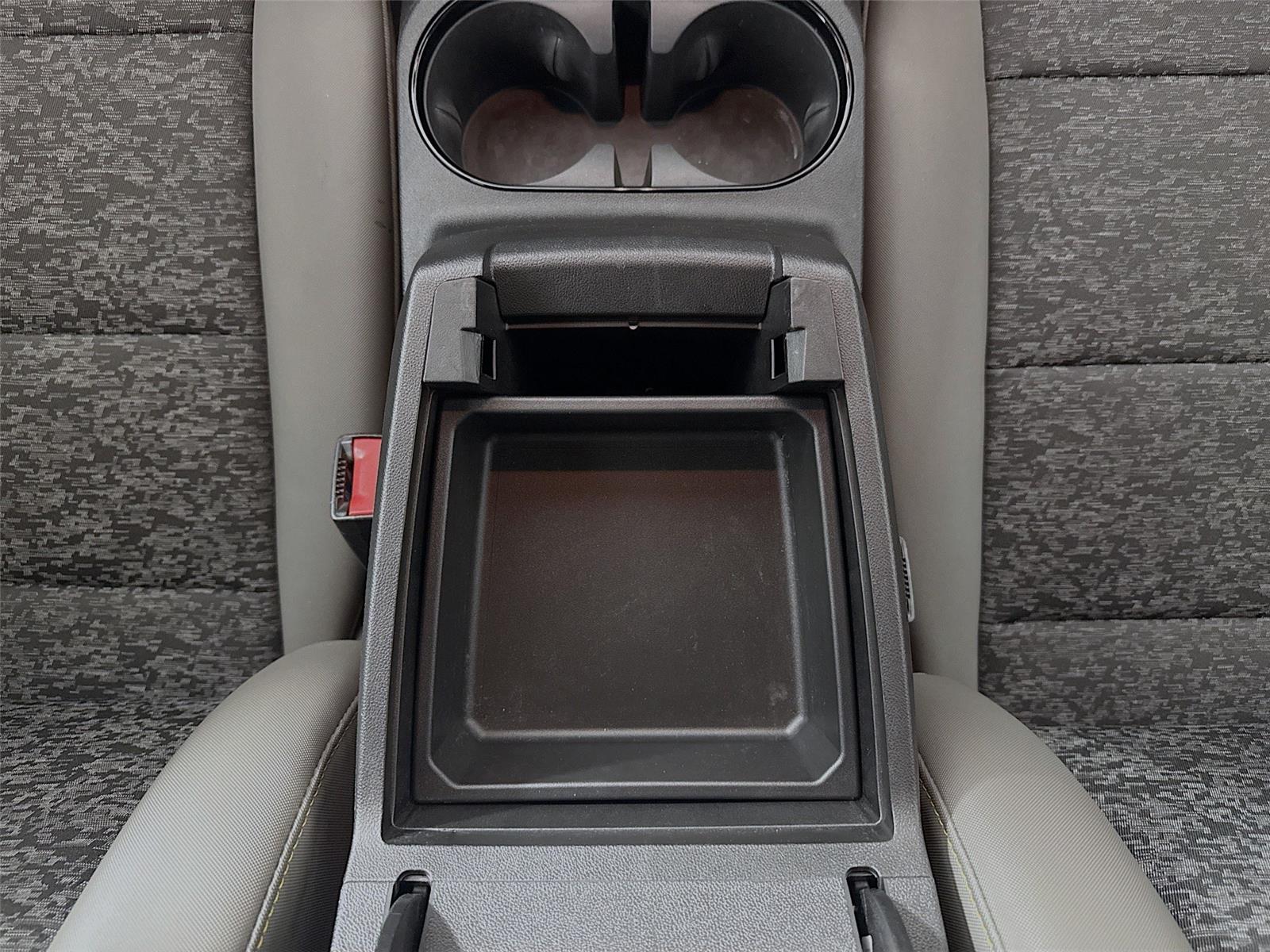 Vehicle image 32 of 49
