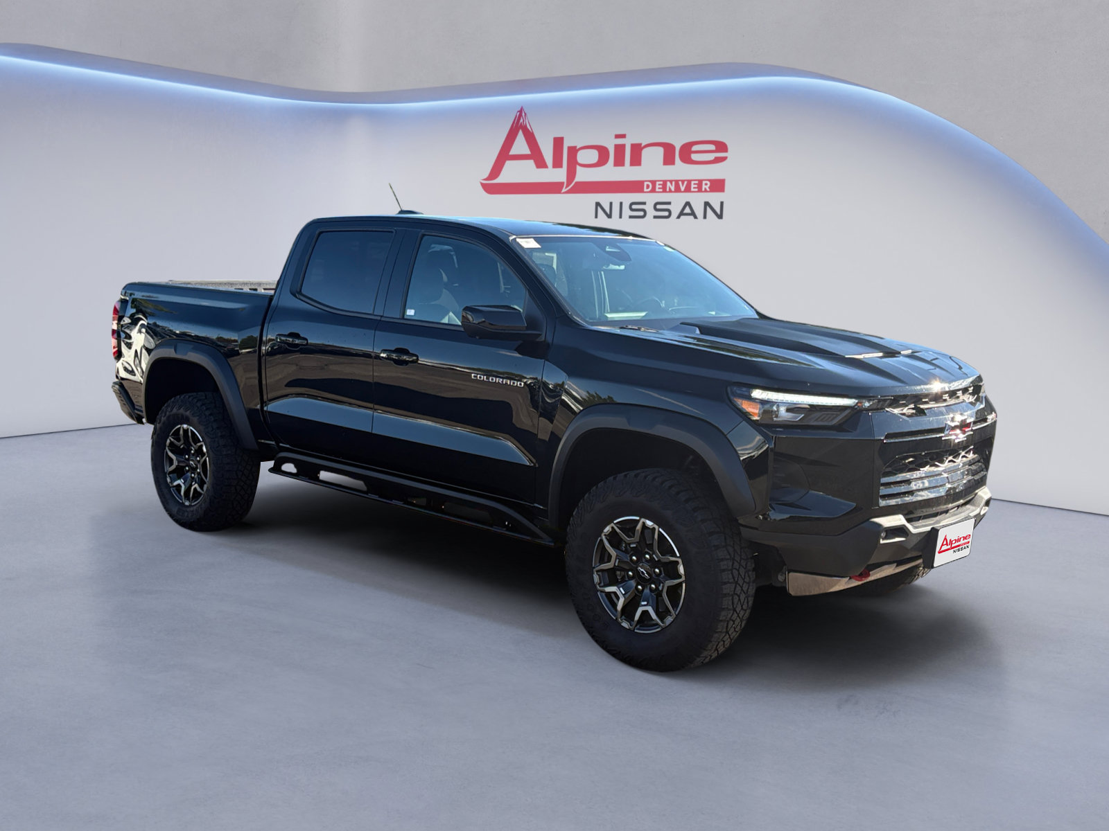 2024 Chevrolet Colorado ZR2 Image 2 of 20
