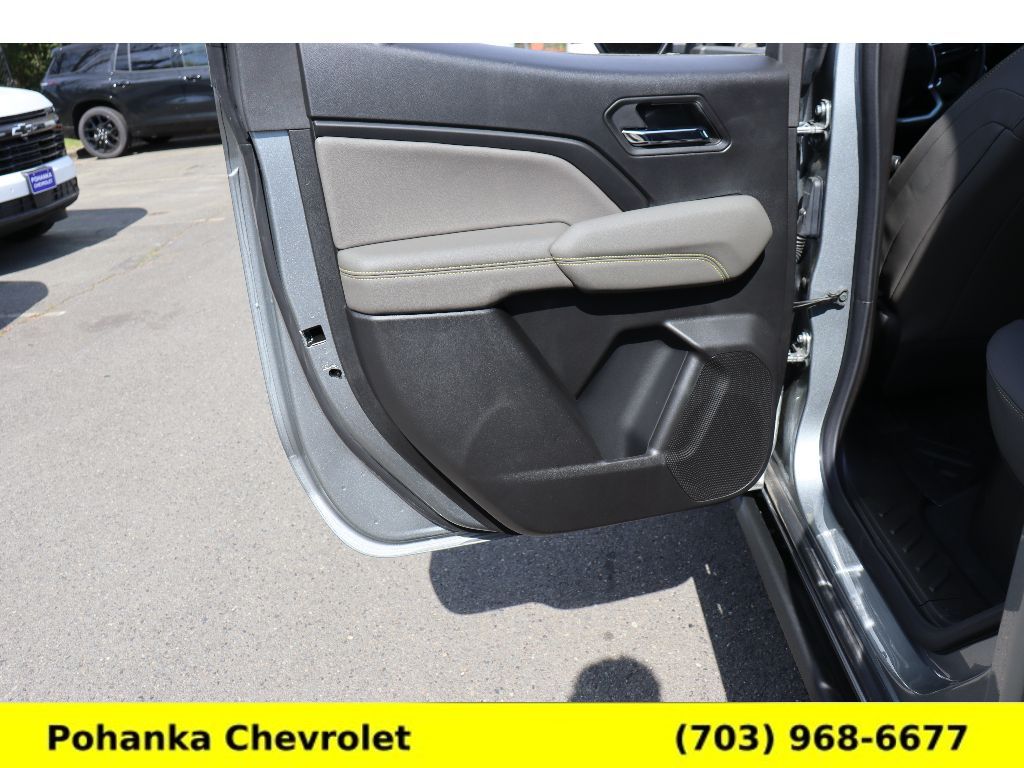 Vehicle image 25 of 35