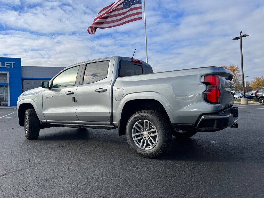 Vehicle image 4 of 26