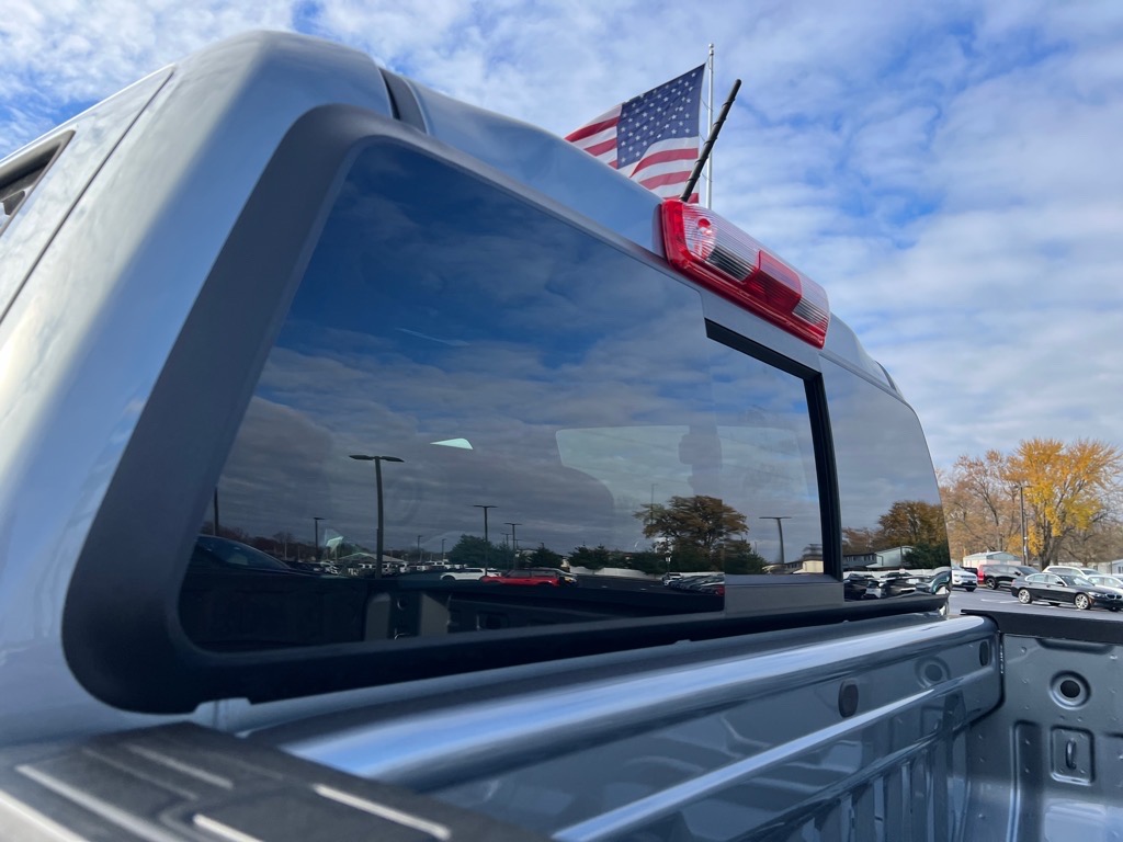 Vehicle image 24 of 26