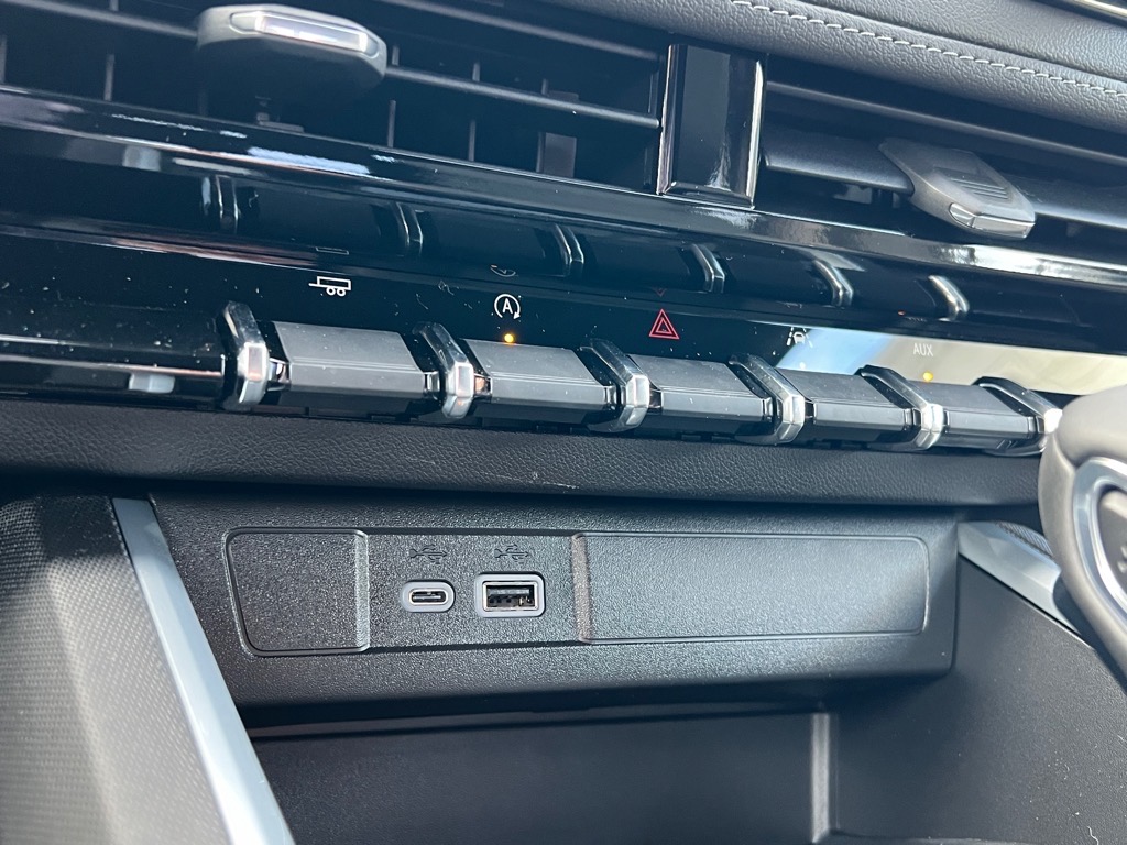 Vehicle image 9 of 26