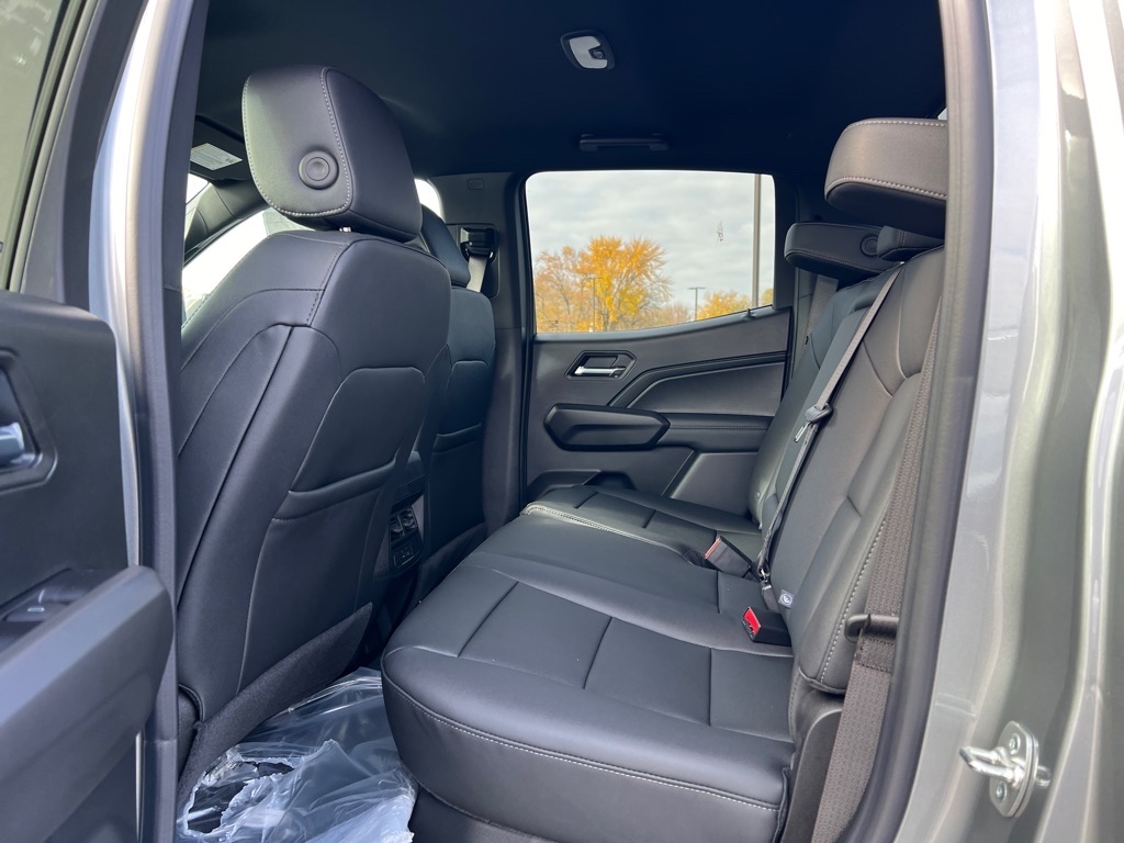 Vehicle image 22 of 26