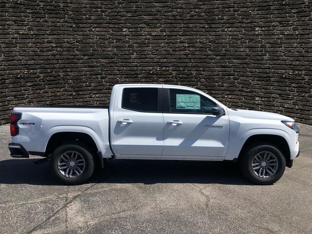 Vehicle image 5 of 21