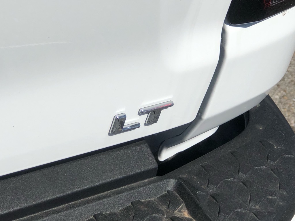 Vehicle image 18 of 21