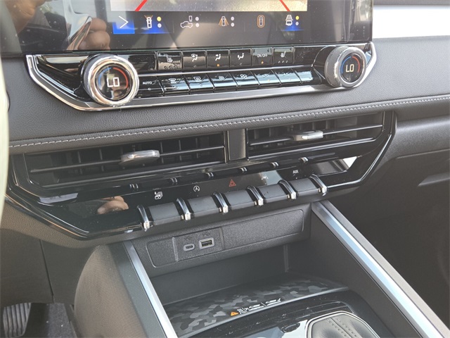 Vehicle image 14 of 15
