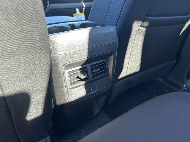 Vehicle image 33 of 35